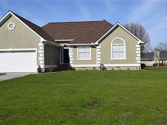 3rd image of 180 Bradford Dr SE