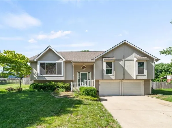 11246 Lakeview Dr, Kansas City, KS 66109