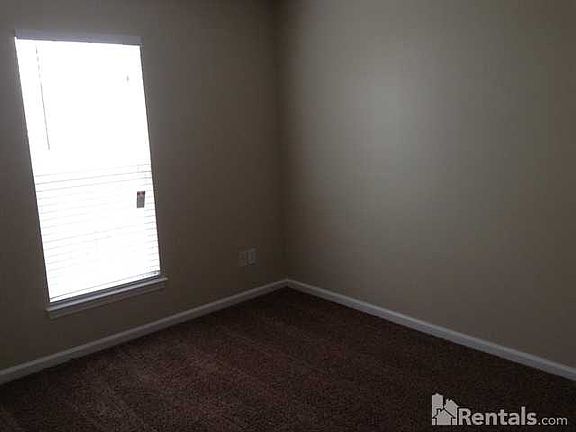 5th image of 152 Barrington Dr