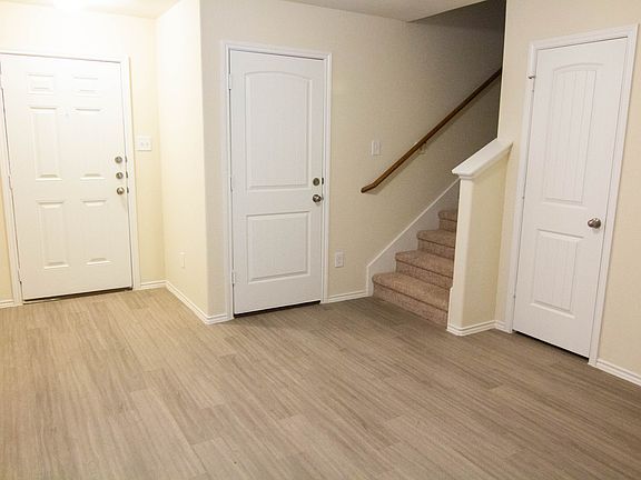 4th image of 432 Upper Creek Dr