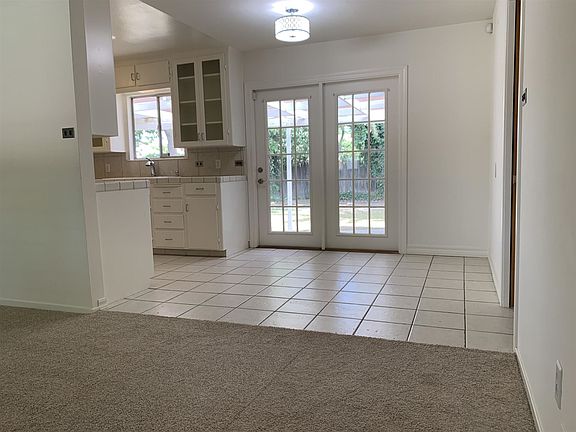 3rd image of 2643 W Laurel Ave