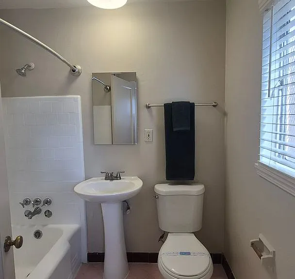 Fort Sutter Manor, Classic Midtown Living! — Photo 26