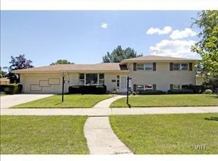 286 Robin Ln, Wood Dale, IL 60191