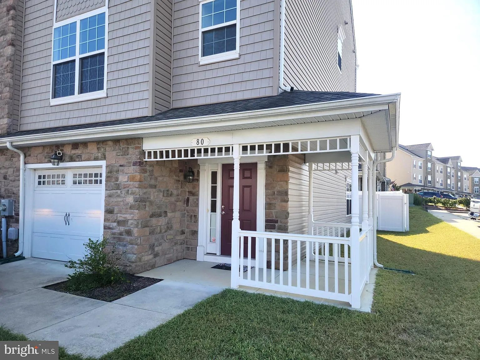 3 bed, 4.0 bath, 2732 sqft, $2,800 — Photo 2