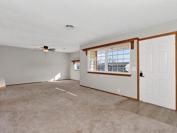 3rd image of 205 Oak St