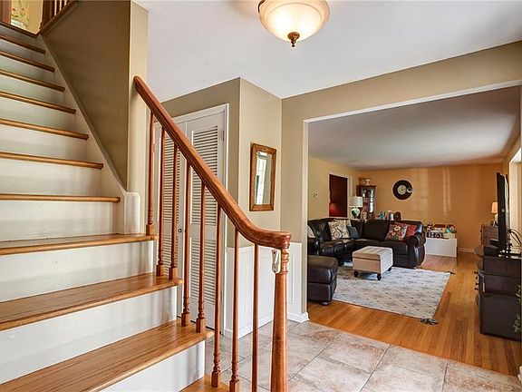 4th image of 101 Town House Cir