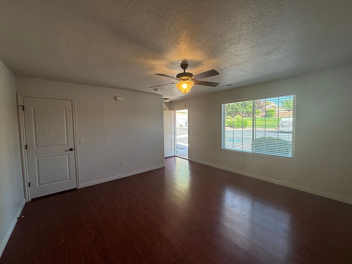 3 bed 2.5 bath townhome — Photo 2