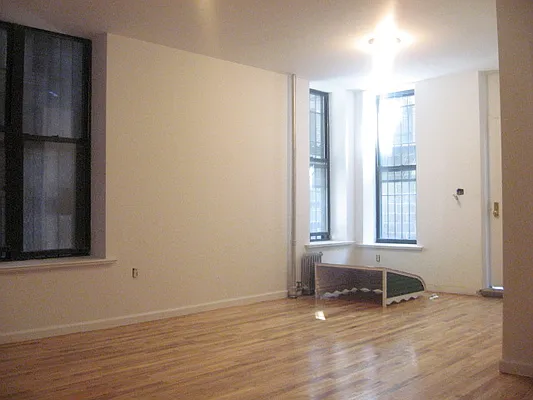 Rented by R New York | media 2