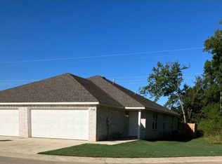 1511 Rosewood Dr, Wagoner, OK 74467