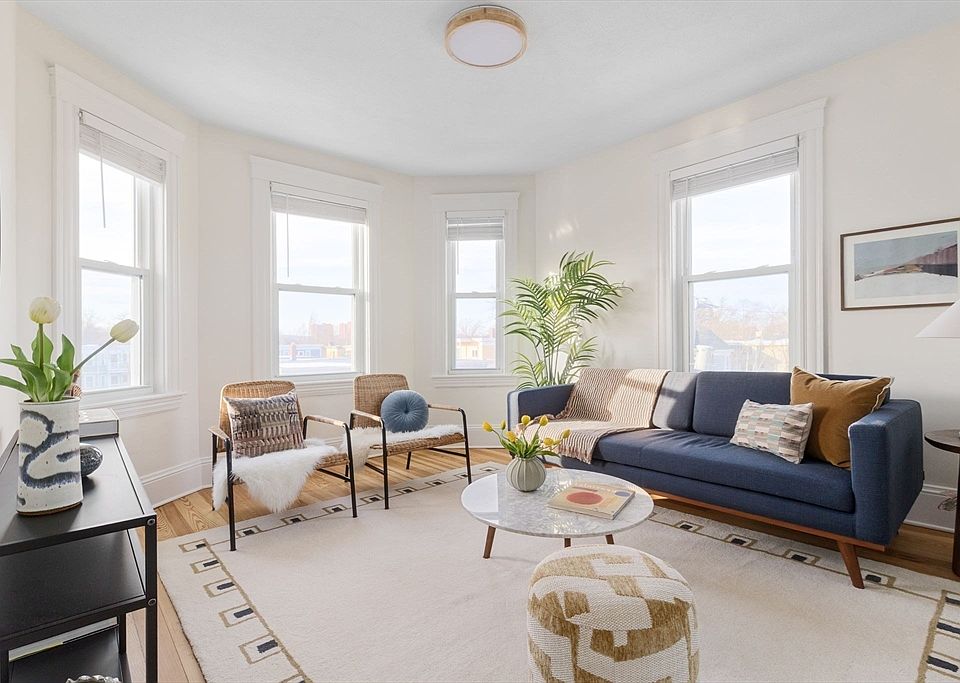 1st image of 20 Tierney St #3
