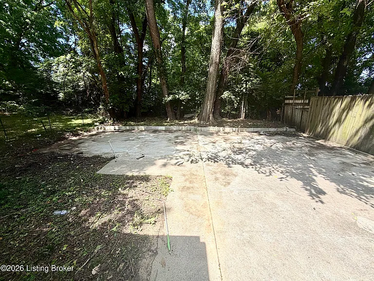 3423 Glendale Ave — Photo 10