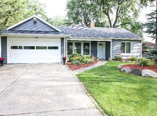 2512 W Shiawassee Ave, Fenton, MI 48430
