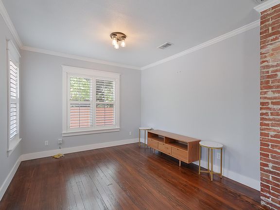 3rd image of 415 Margaret St