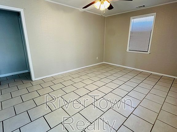 4th image of 3627 N Lloyd Cir