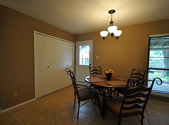 5th image of 3829 O'Hare Dr