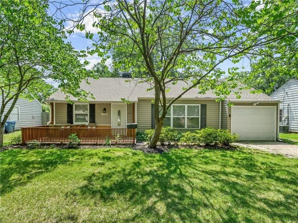 2311 W 76th St, Prairie Village, KS 66208