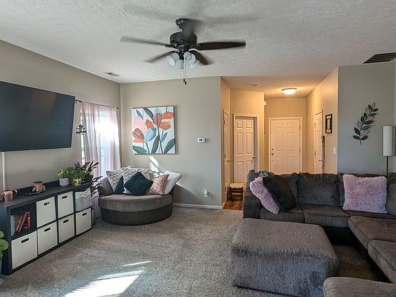 4th image of 387 Chapelhill Dr