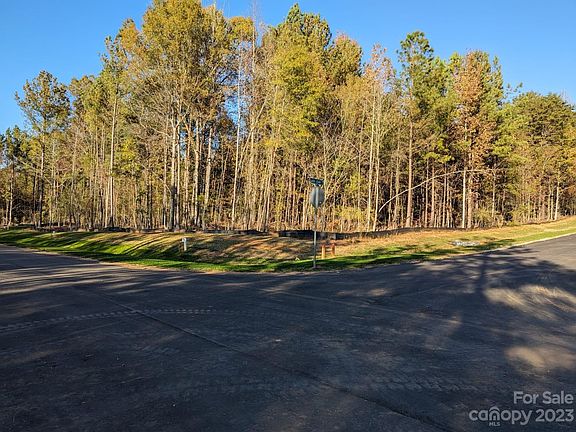 3rd image of 220 Heathland Dr #20