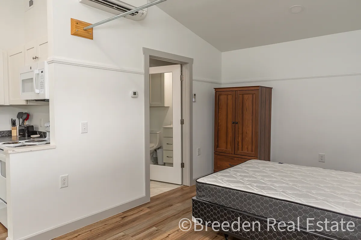 067-01: 129 California Street - 1 — Photo 3