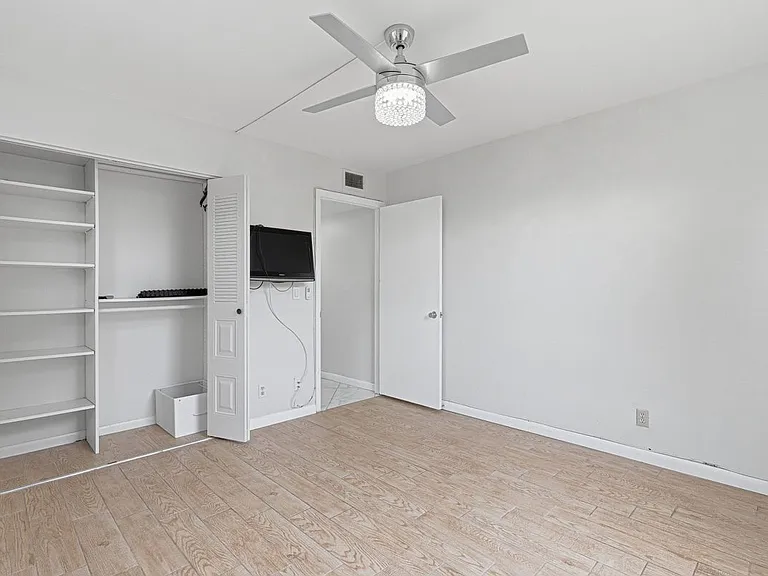 14 Willowbrook Ln #101 — Photo 17