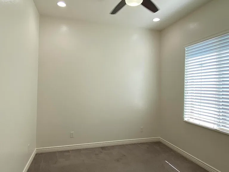233 W Sandra Ter — Photo 16