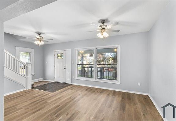 4th image of 1418 Mott Ave