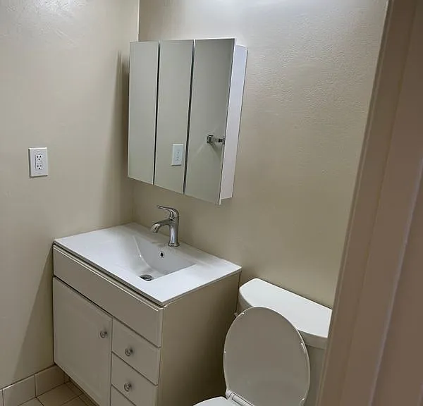 1405 Oak Grove Ave #104 — Photo 3