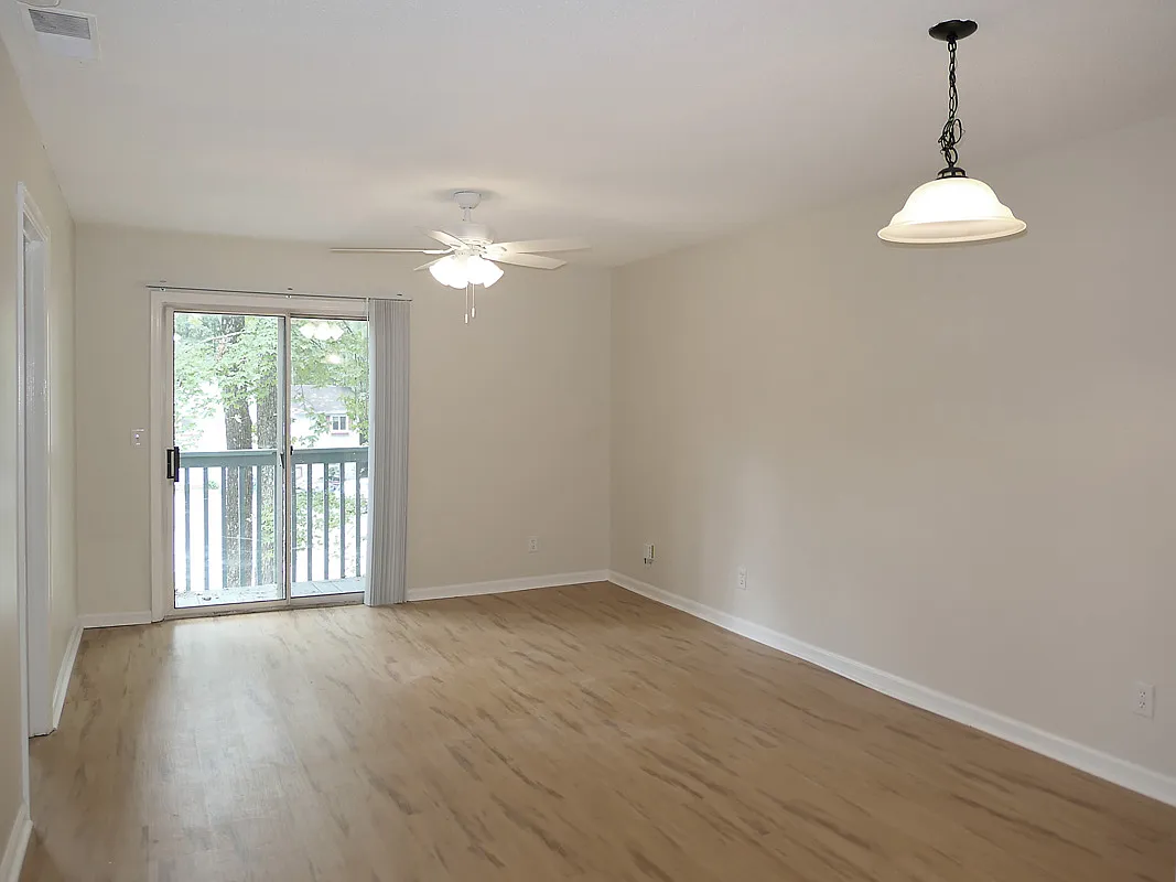 2 bed, 1.5 bath, 840 sqft, $1,050 — Photo 2
