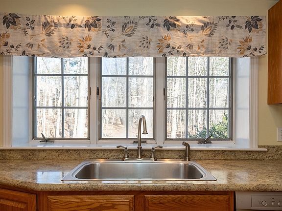 5th image of 133 Topsfield Rd