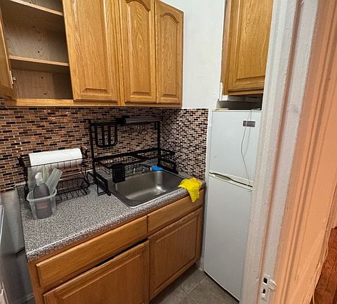 4th image of 43-33 46th St APT D7