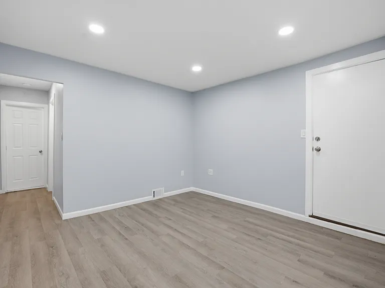 71 E 22nd St #1 — Photo 7