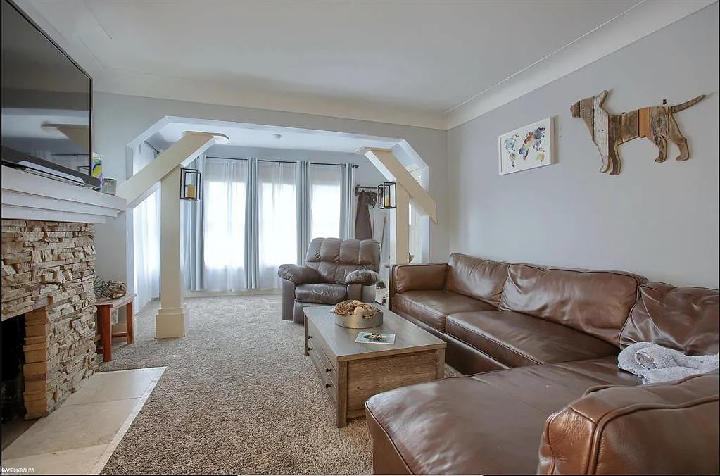 736 Gardenia Avenue - 1 — Photo 3