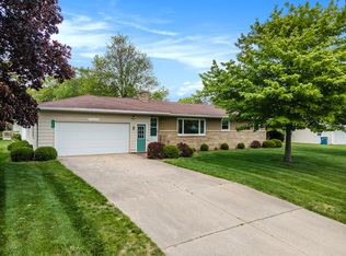 15561 Gierman Dr, Spring Lake, MI 49456