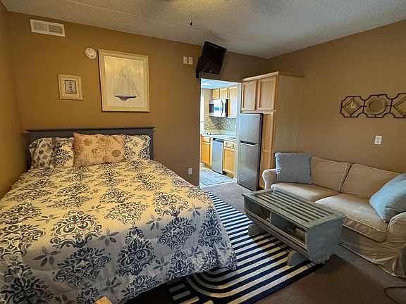4th image of 1110 Wesley Ave #203
