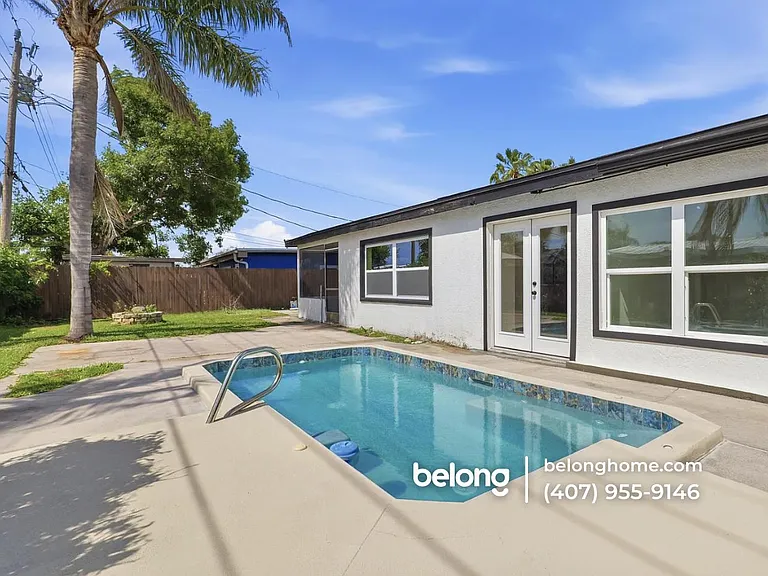 524 Westminster Ave — Photo 1