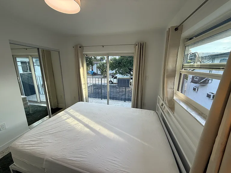 421 SW 9th St #3A — Photo 11