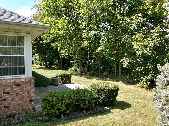 3rd image of 114 Dover Blvd N