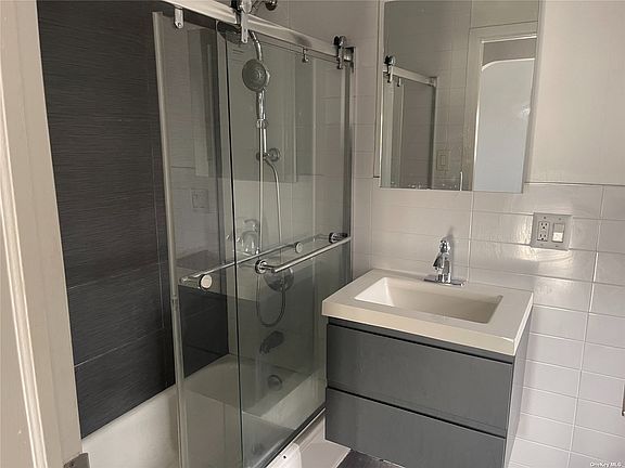 4th image of 36-38 Hillside Ave #1