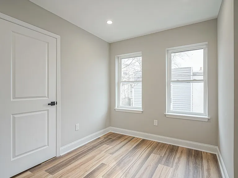1539 S Wilton St — Photo 15