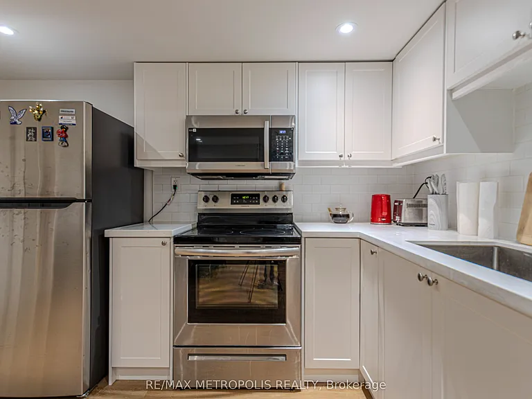 79 A Laburnham Ave #BASEMENT — Photo 10