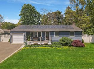 135 Davis St, Hauppauge, NY 11788