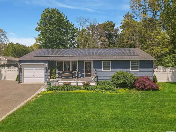 135 Davis Street, Hauppauge, NY 11788