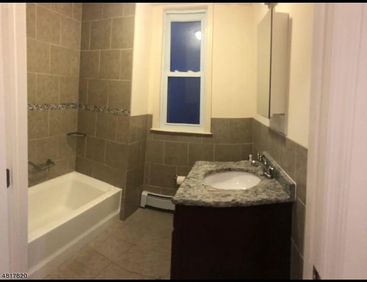 2 bed, 1600 sqft, $1,850 — Photo 3