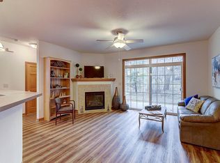 354 Manchester Ln, Hartland, WI 53029