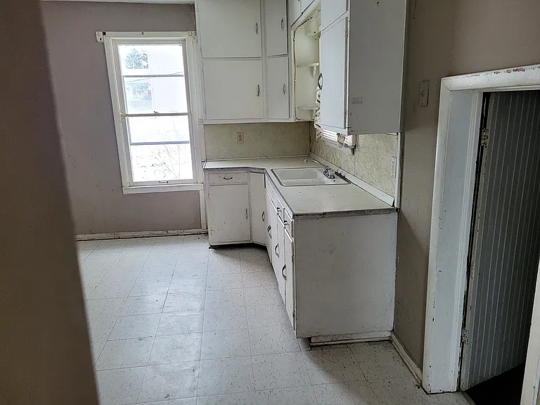 270A Liberty St #B — Photo 4