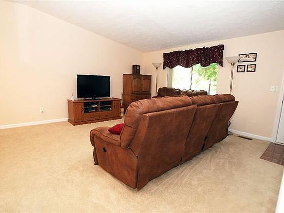 3rd image of 6727 Sequoia Ct
