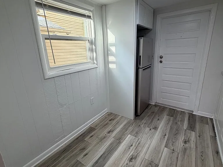 732 S Johnson Ave — Photo 2