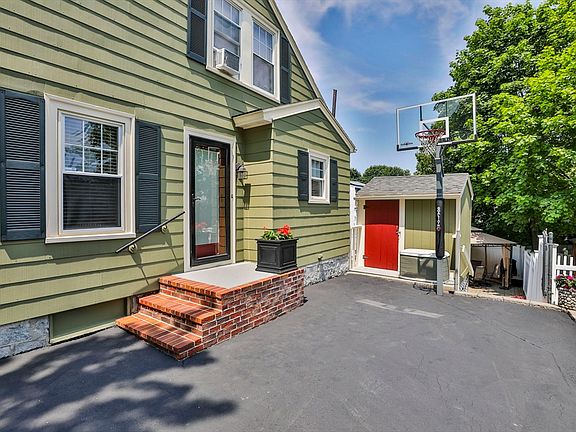 5th image of 10 Hemenway St