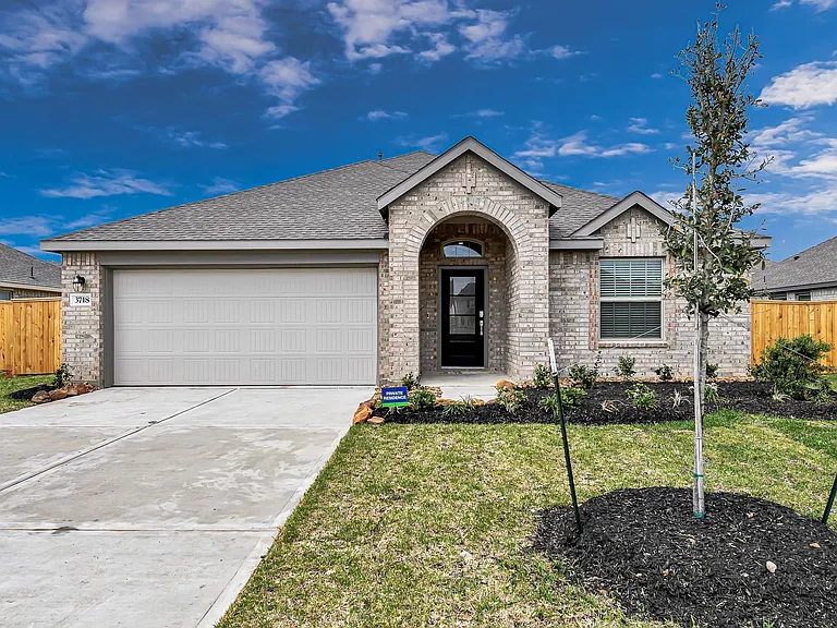 3718 Shadow Crest Ln — Photo 1