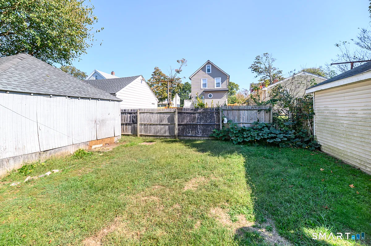 2 bed, 1.0 bath, 858 sqft, $2,100 — Photo 4